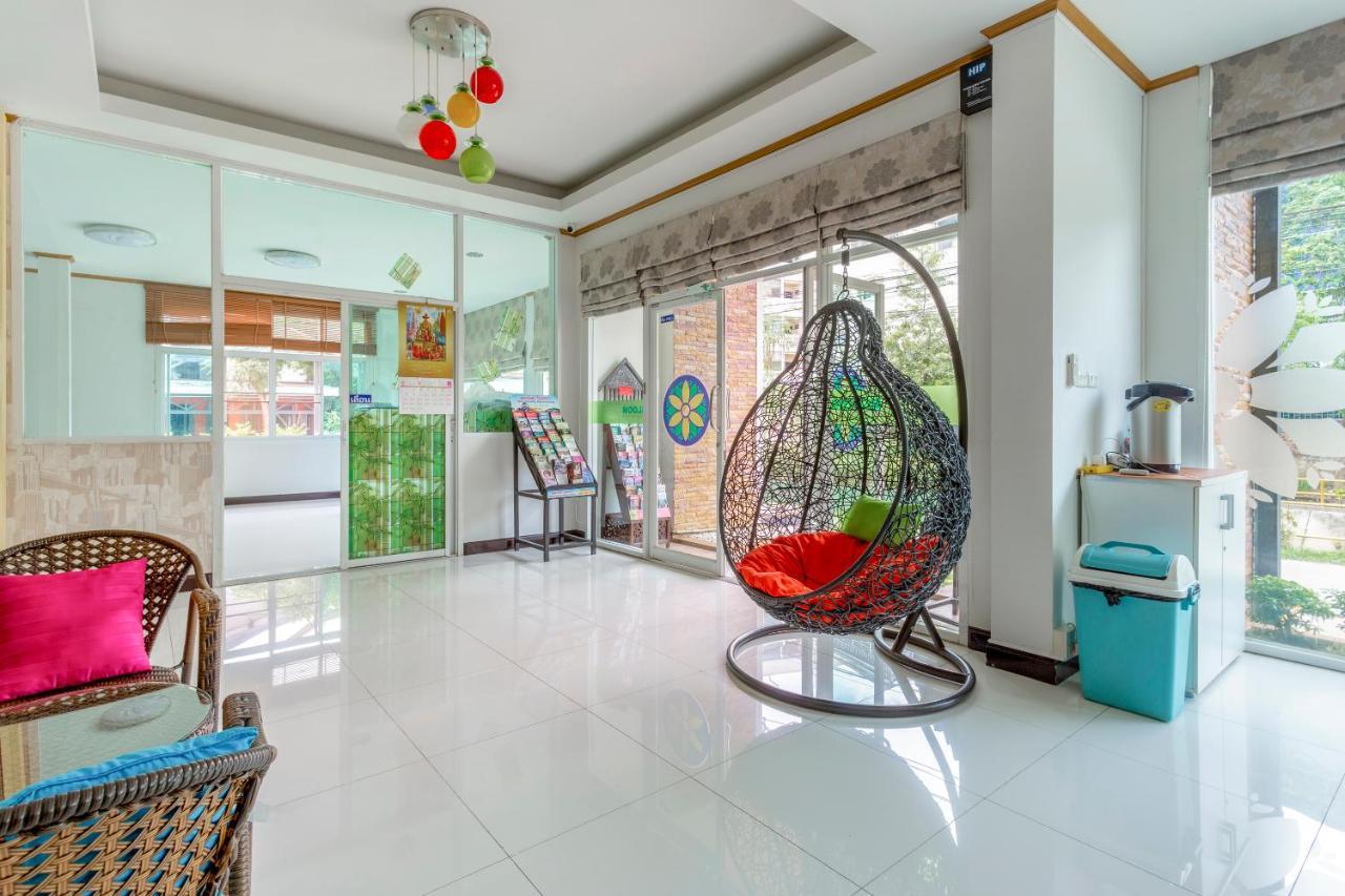 Oyo 1053 Bloom Guest House Чиангмай Экстерьер фото